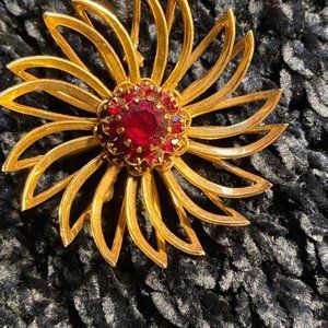 EARRRINGS AND BROOCH MATCHING